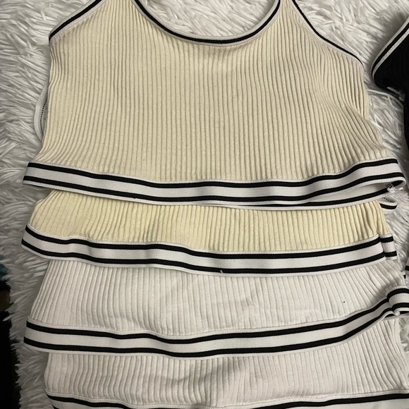 8 Cropped camisoles. Size 10-12 junior girls. Multiple colours. - Picture 2 of 3